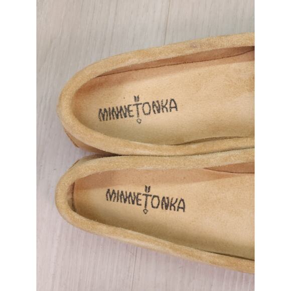 Minnetonka Suede Moccasins with Beaded Design – Size 9.5 Narrow, Classic Style - Picture 2 of 14